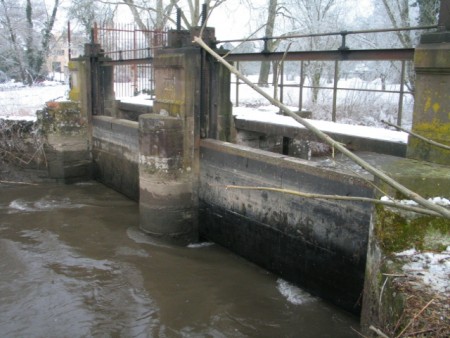 Ouverture des vannes en période de hautes eaux